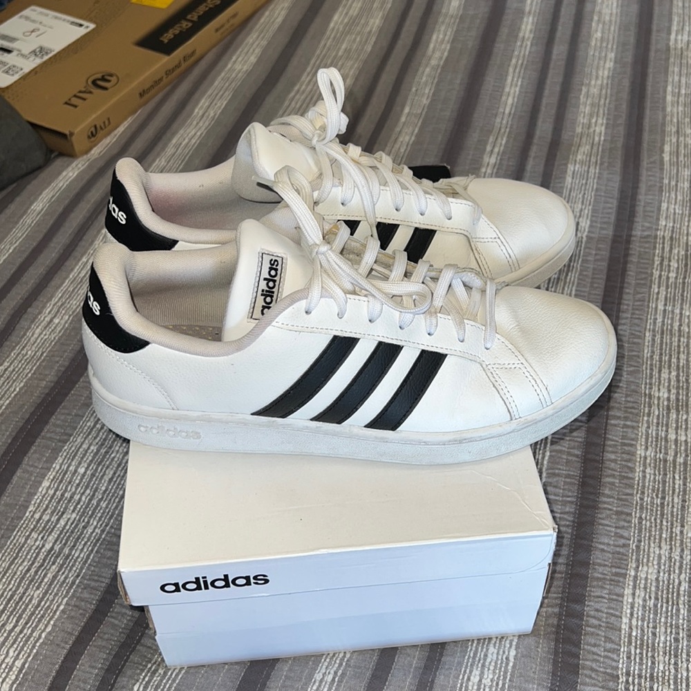 Adidas Grand Court cloud foam insole size 11 Men’s sneaker
